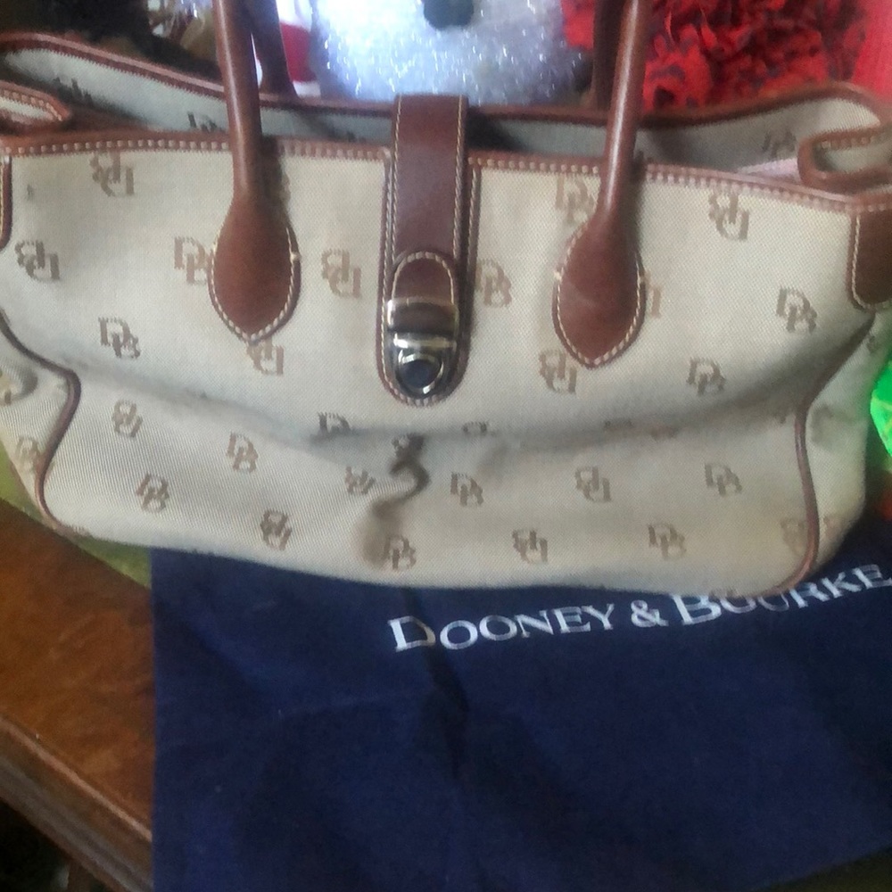Dooney&Bourke Tote Handbag with Dust Cover